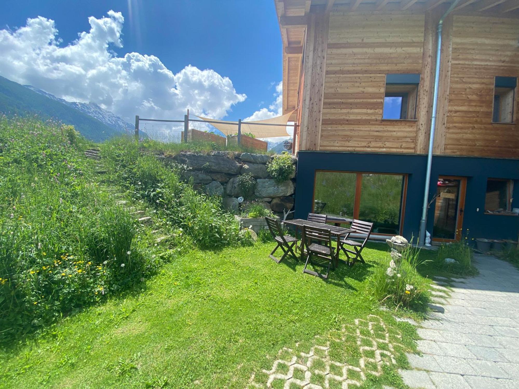 La Cle Des Champs Bed & Breakfast Heremence Exterior photo
